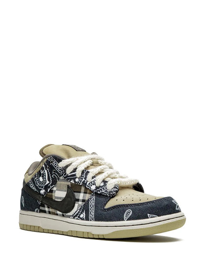 Nike - SB Dunk Low x Travis Scott