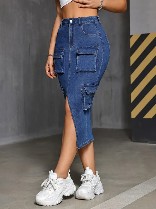 Women's Denim Skirt With Multiple Pockets And Slit Detail