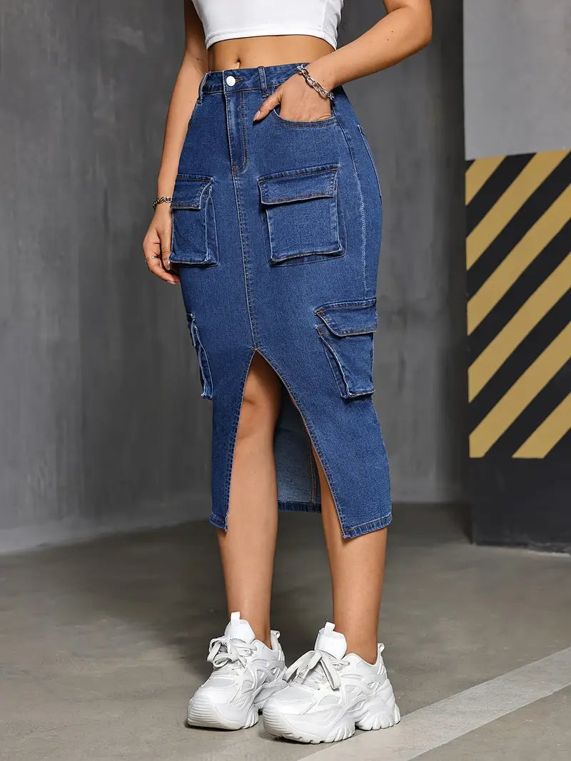 Women's Denim Skirt With Multiple Pockets And Slit Detail